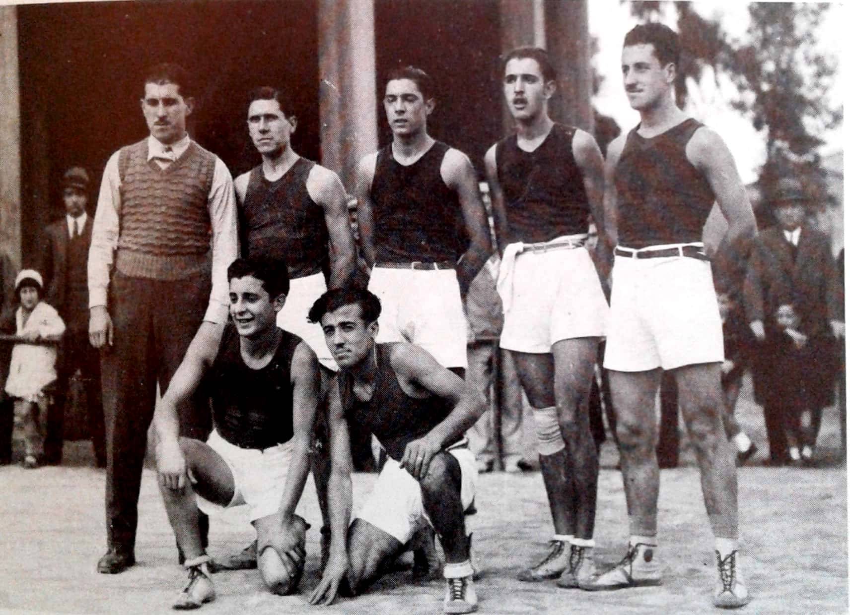 Carbonell 2_1-70 Equip de basquet FCBarcelona on jugava Carbonell