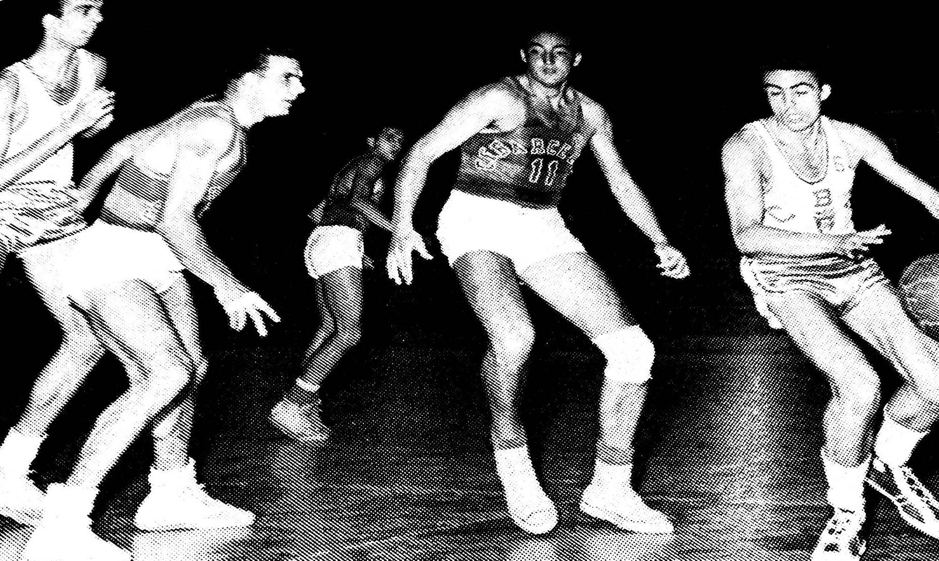 Alfonso Martínez en un partido de basquet