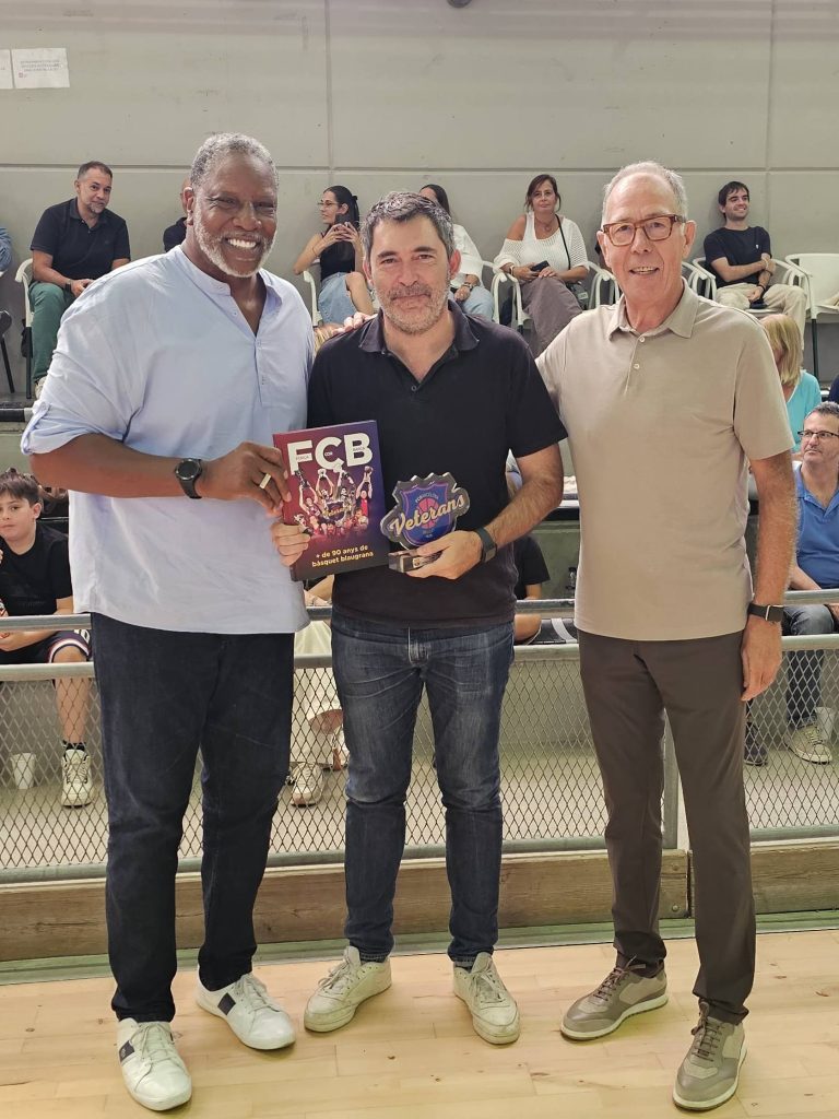Entrega llibre i trofeo nova resolucio