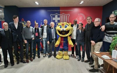 El passat amb els nostres Veterans i el futur del Barça units en la presentació de la nova mascota