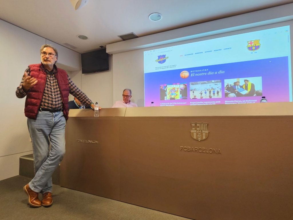 Santillana exposant la nova pàgina web